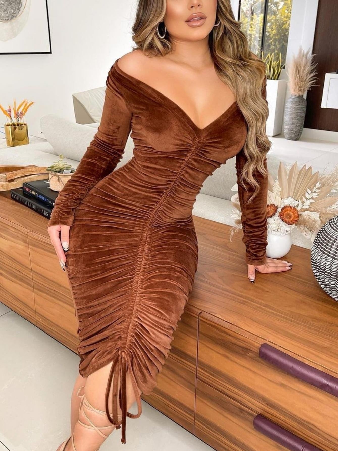 Women's Dresses V Neck Off The Shoulder Velvet Ruched Mid-length Dresses