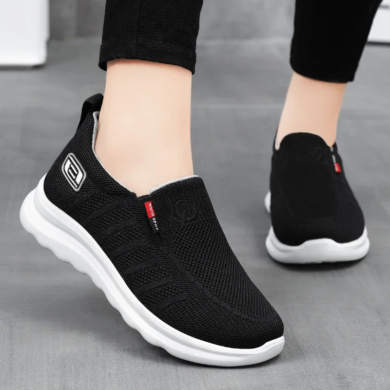 Women's Cloth Shoes 2024 New Knitted Lightweight Women's Shoes Trendy Soft Sole Comfortable, Breathable, and Leisure Kick on