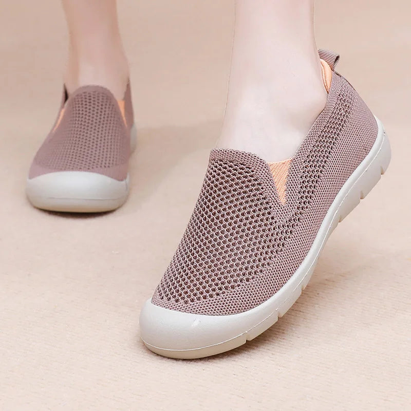 Women's casual shoes are lightweight, non slip, breathable, loafers for commuting and travel, flat shoes for comfortable women's