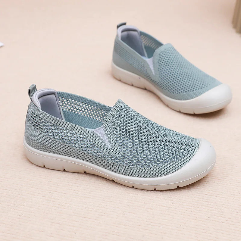 Women's casual shoes are lightweight, non slip, breathable, loafers for commuting and travel, flat shoes for comfortable women's