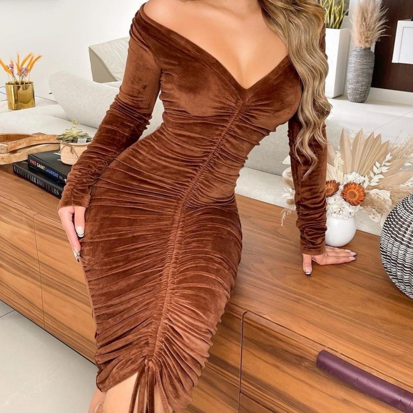 Women's Dresses V Neck Off The Shoulder Velvet Ruched Mid-length Dresses